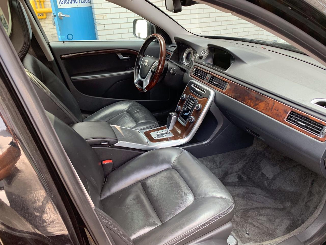 2012 Volvo XC70 NAVI, Heated Seats, 300HP T6! - Photo #17