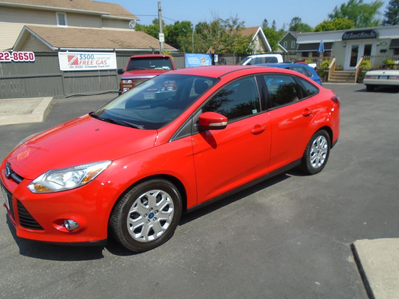 2012 Ford Focus SE - Photo #2