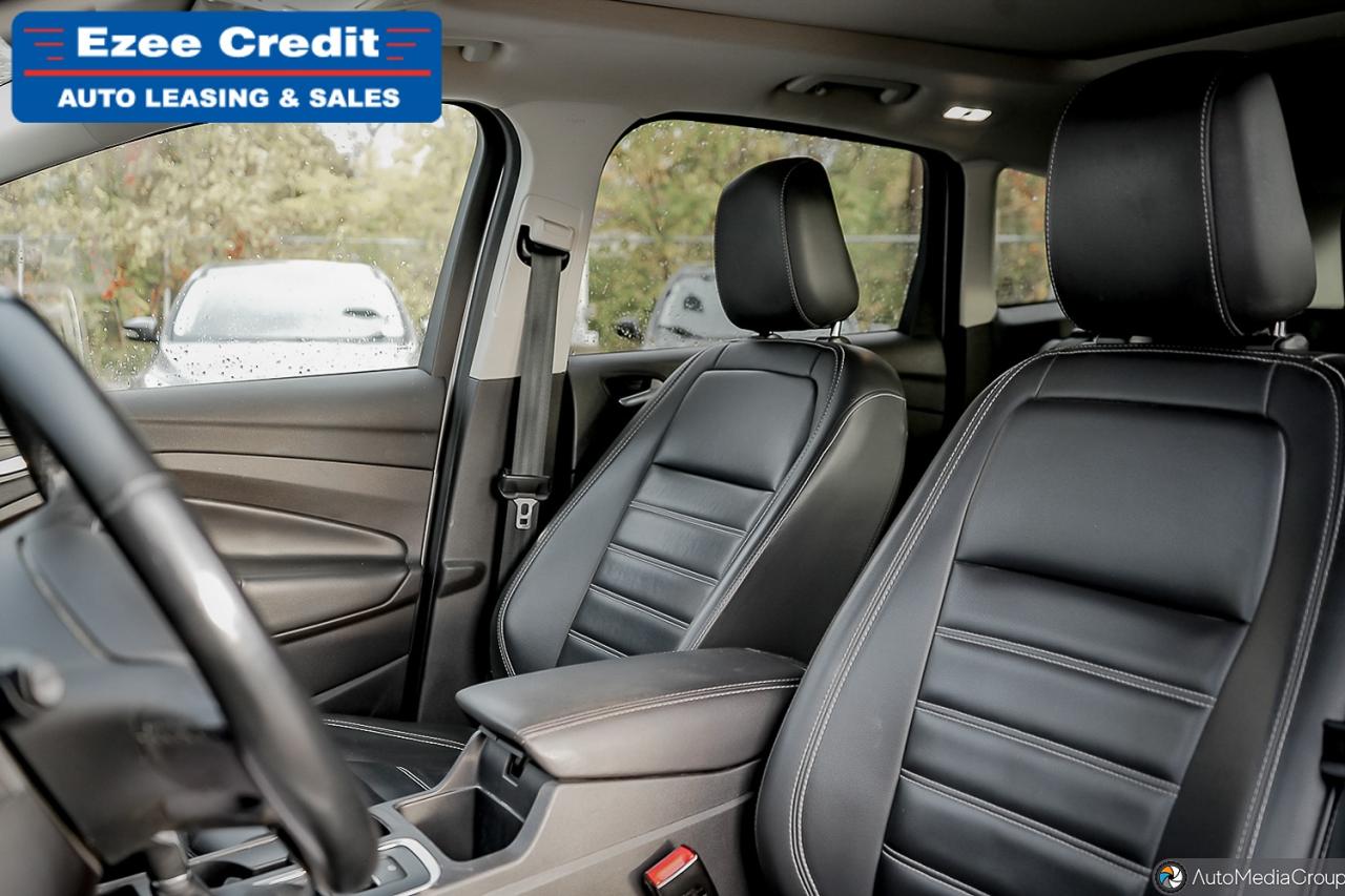 2019 Ford Escape SEL Photo14