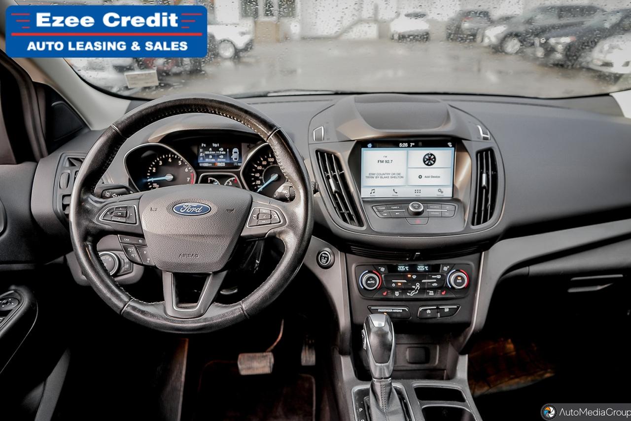 2019 Ford Escape SEL Photo16