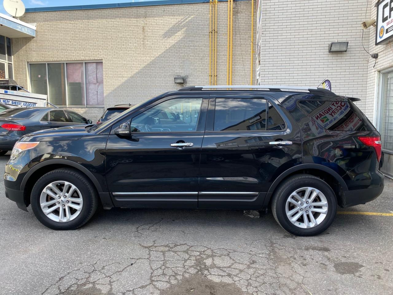 2013 Ford Explorer 7 Psgr, Leather, Navi, AWD - Photo #2