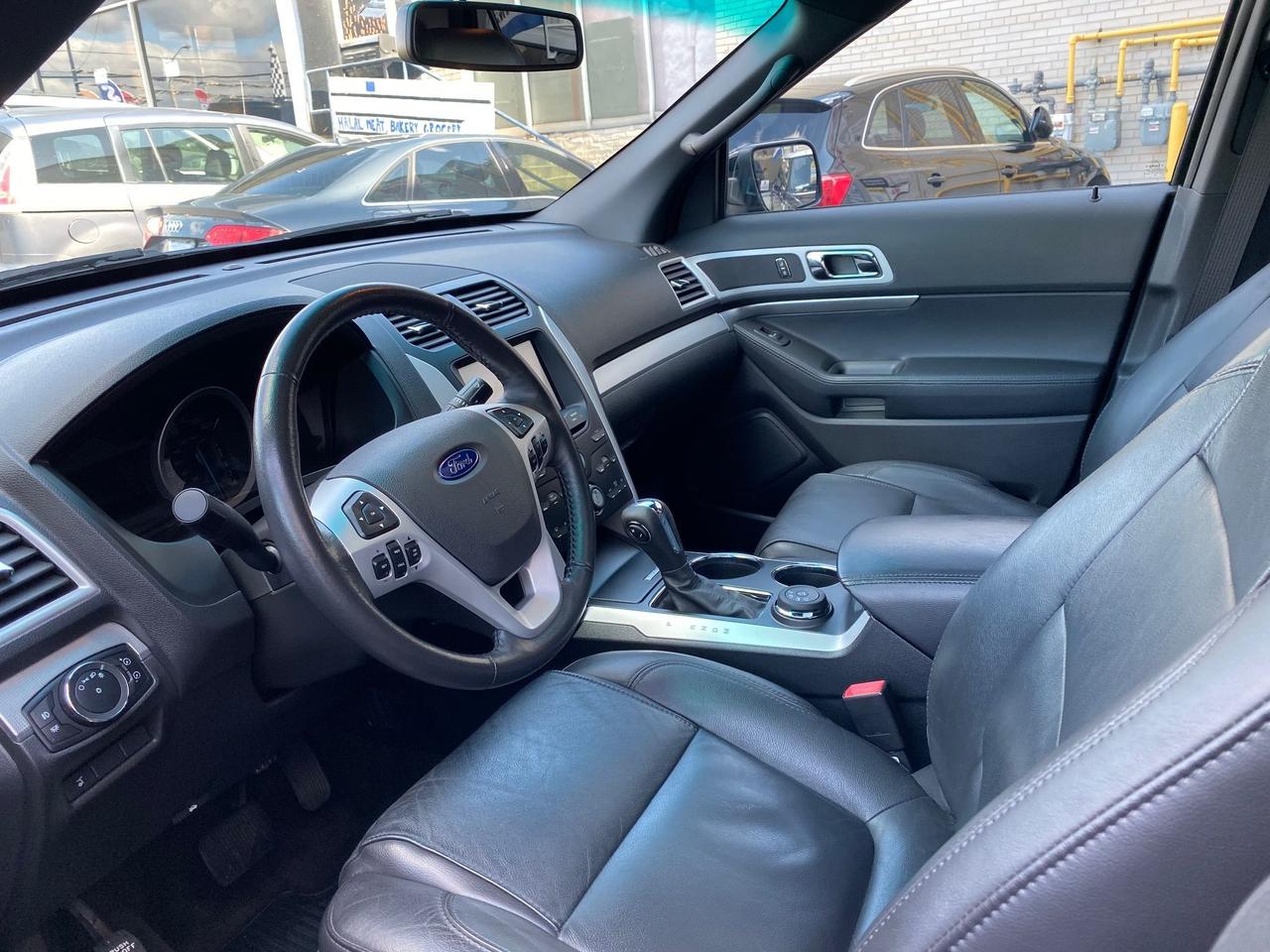 2013 Ford Explorer 7 Psgr, Leather, Navi, AWD Photo
