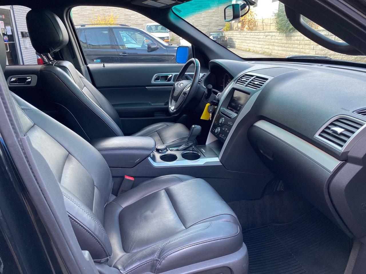 2013 Ford Explorer 7 Psgr, Leather, Navi, AWD Photo