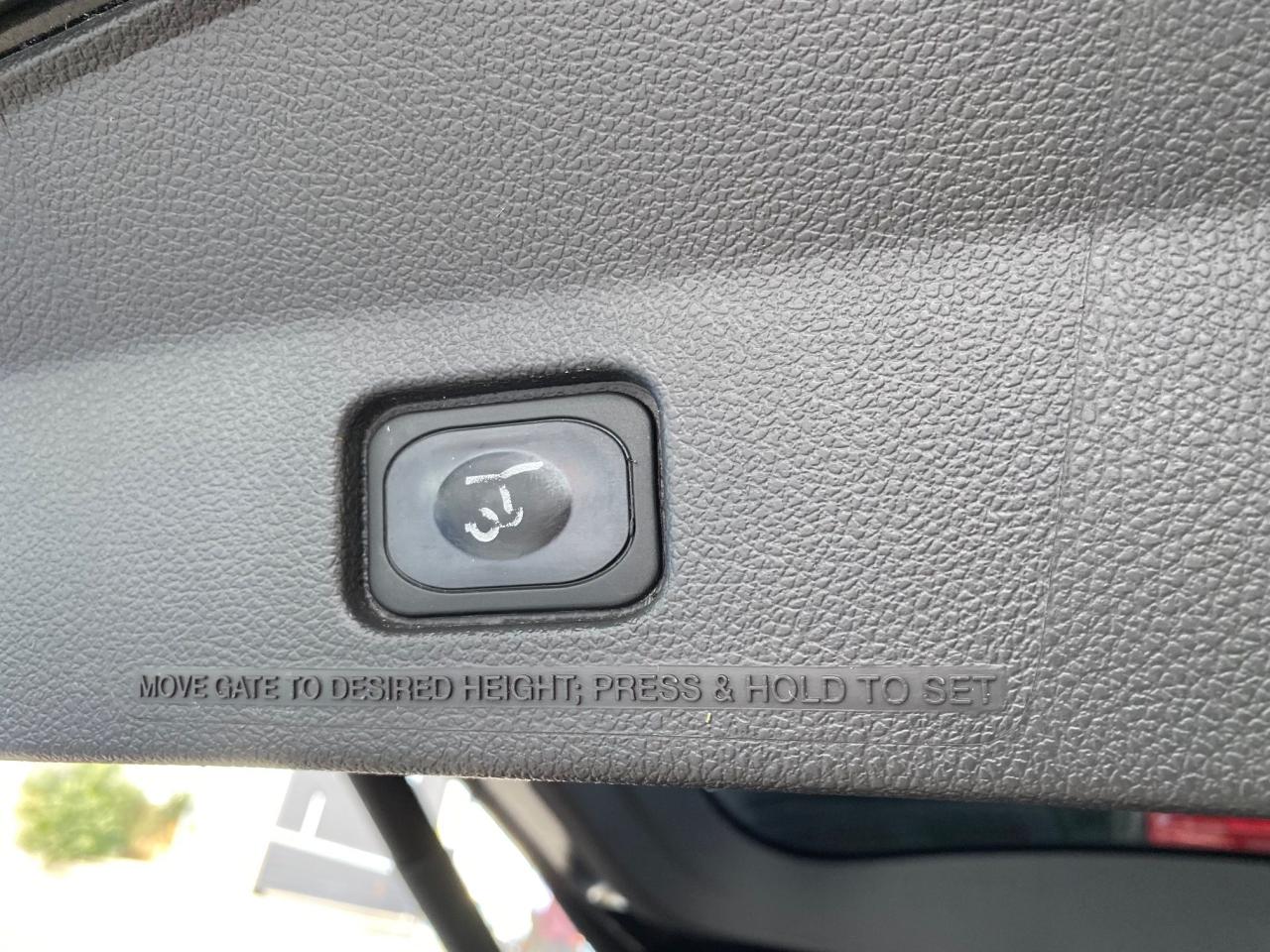2013 Ford Explorer 7 Psgr, Leather, Navi, AWD - Photo #25