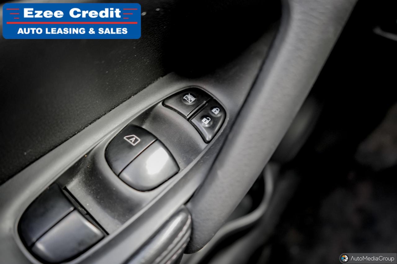 2016 Nissan Rogue SV Photo