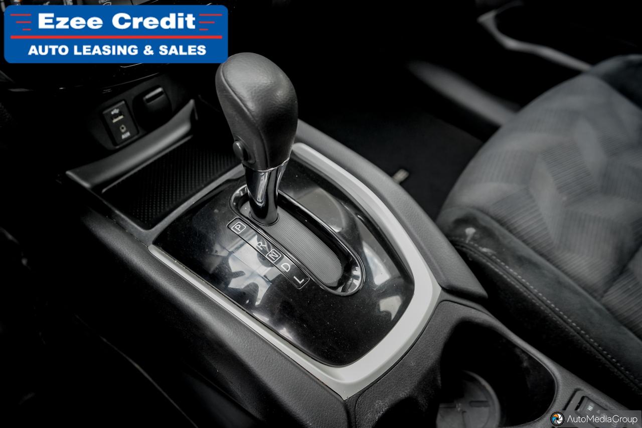 2016 Nissan Rogue SV Photo