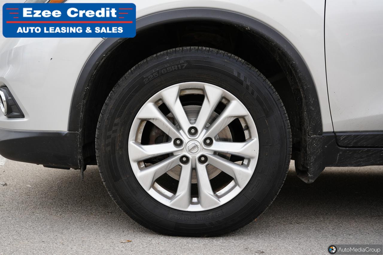 2016 Nissan Rogue SV Photo12