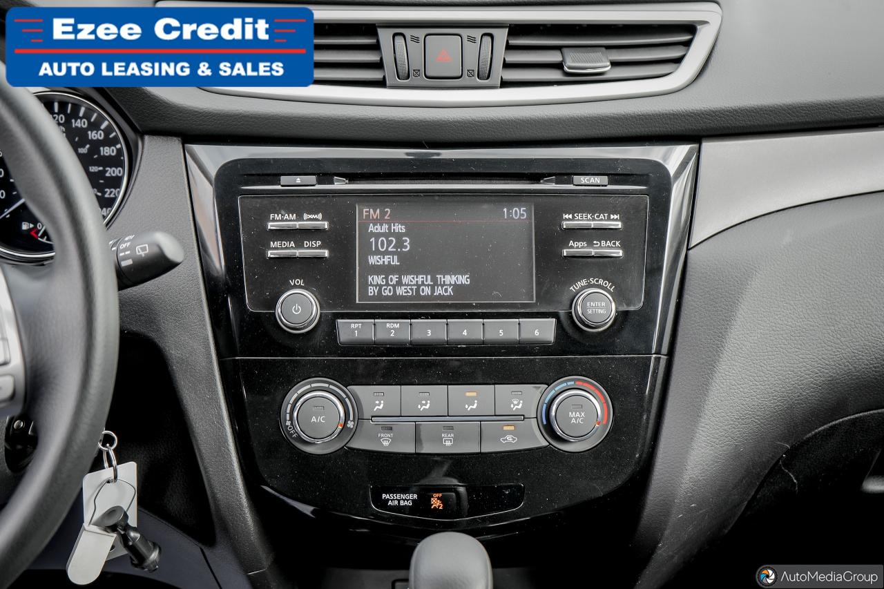 2016 Nissan Rogue SV Photo32