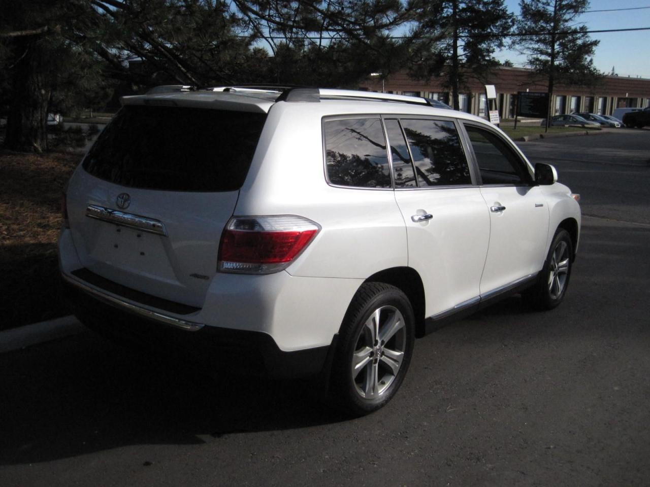 2011 Toyota Highlander LIMITED -ONLY 116,612 KMS.!! GPS/LEATHER/LOADED!! - Photo #3