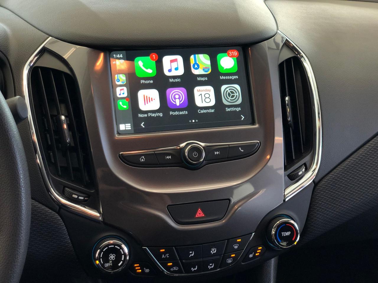 2016 Chevrolet Cruze LT+Apple+Android Play+HTD Seats+Camera+New Brakes - Photo #10
