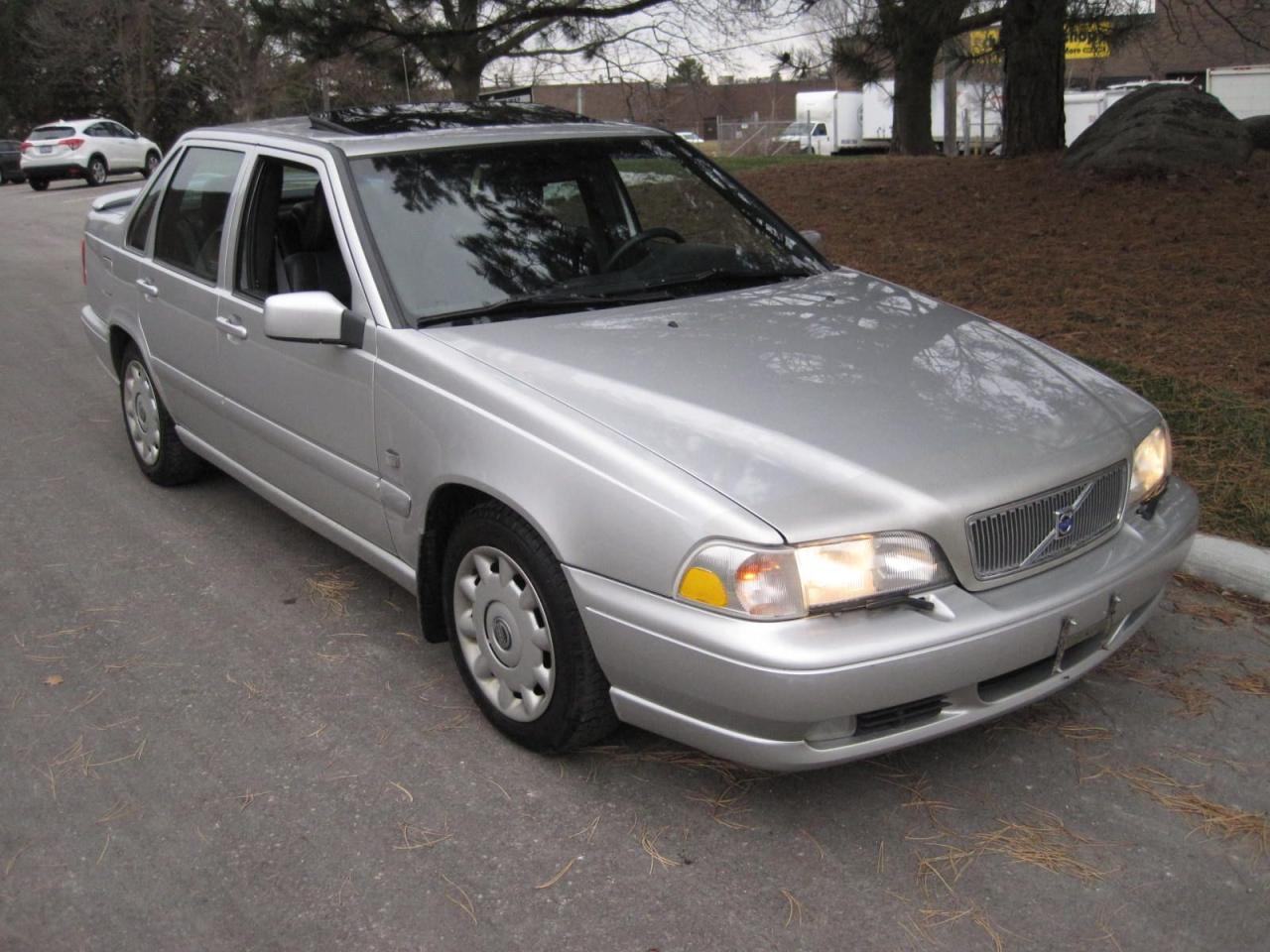 2000 Volvo S70 "SE" 1 LOCAL SENIOR OWNER! NO CLAIMS-ORIG. PAINT!! - Photo #2