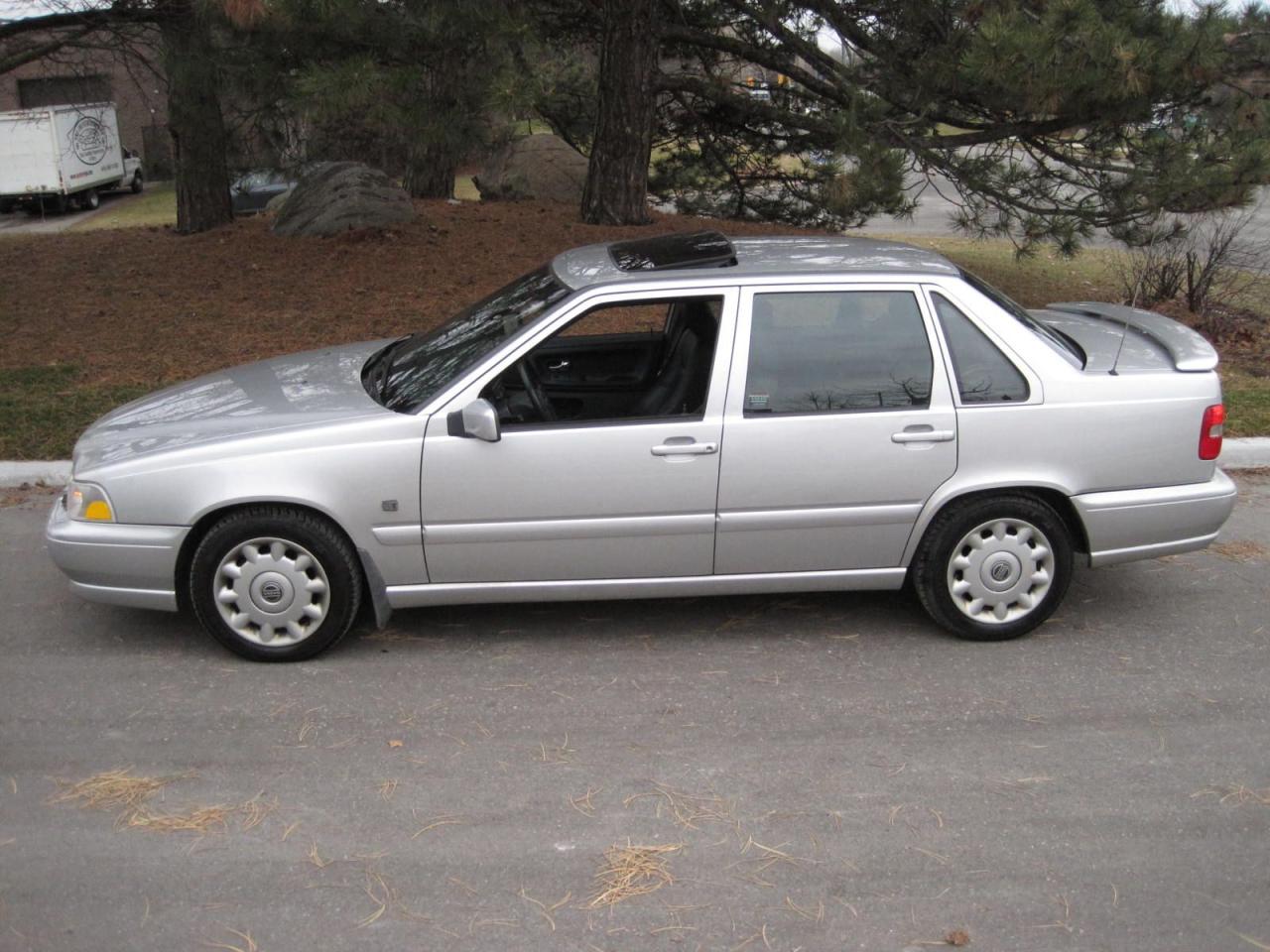 2000 Volvo S70 "SE" 1 LOCAL SENIOR OWNER! NO CLAIMS-ORIG. PAINT!! - Photo #4