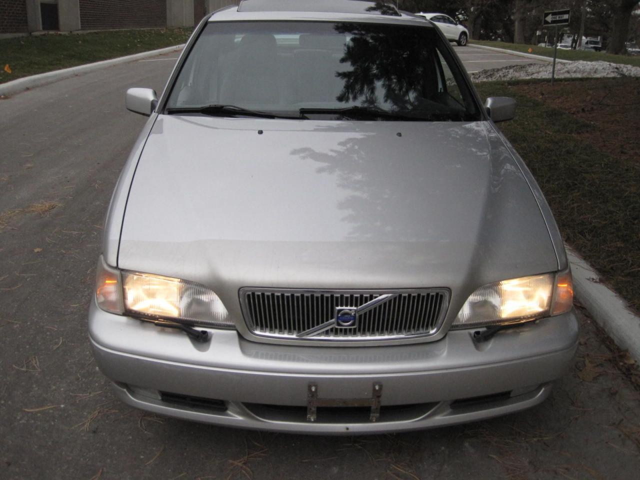 2000 Volvo S70 "SE" 1 LOCAL SENIOR OWNER! NO CLAIMS-ORIG. PAINT!! - Photo #8