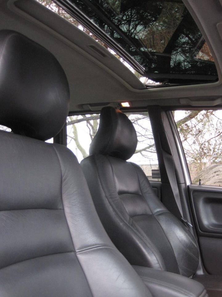 2000 Volvo S70 "SE" 1 LOCAL SENIOR OWNER! NO CLAIMS-ORIG. PAINT!! - Photo #13