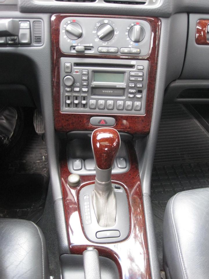 2000 Volvo S70 "SE" 1 LOCAL SENIOR OWNER! NO CLAIMS-ORIG. PAINT!! - Photo #17