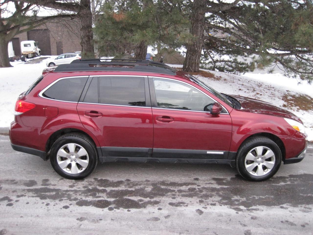 2012 Subaru Outback 3.6R Limited - ONLY 129K KMS. & $10,650!! - Photo #2