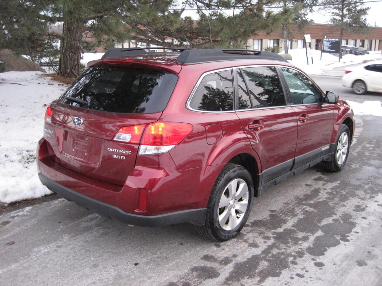 2012 Subaru Outback 3.6R Limited - ONLY 129K KMS. & $10,650!! Photo2