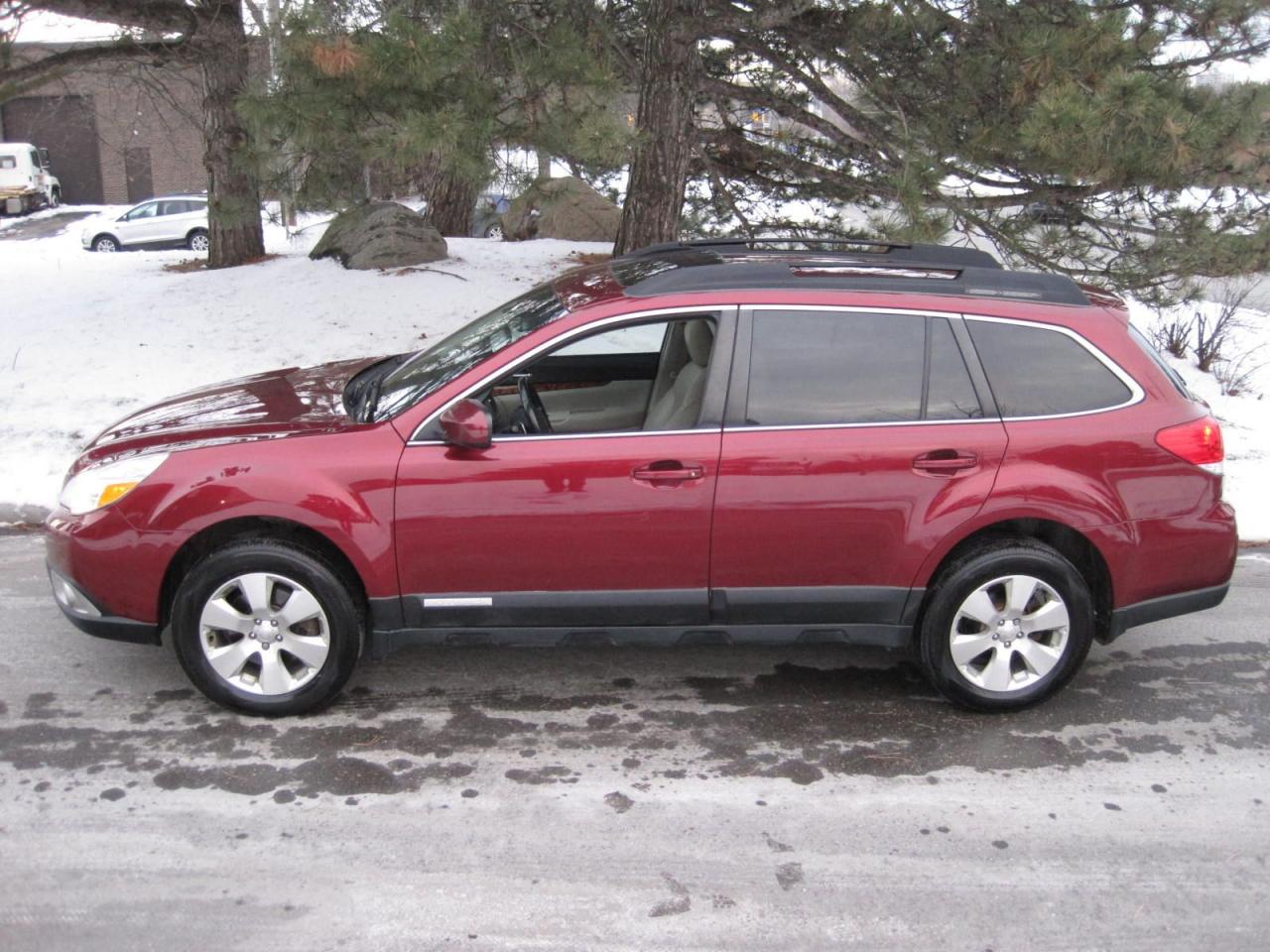 2012 Subaru Outback 3.6R Limited - ONLY 129K KMS. & $10,650!! Photo3