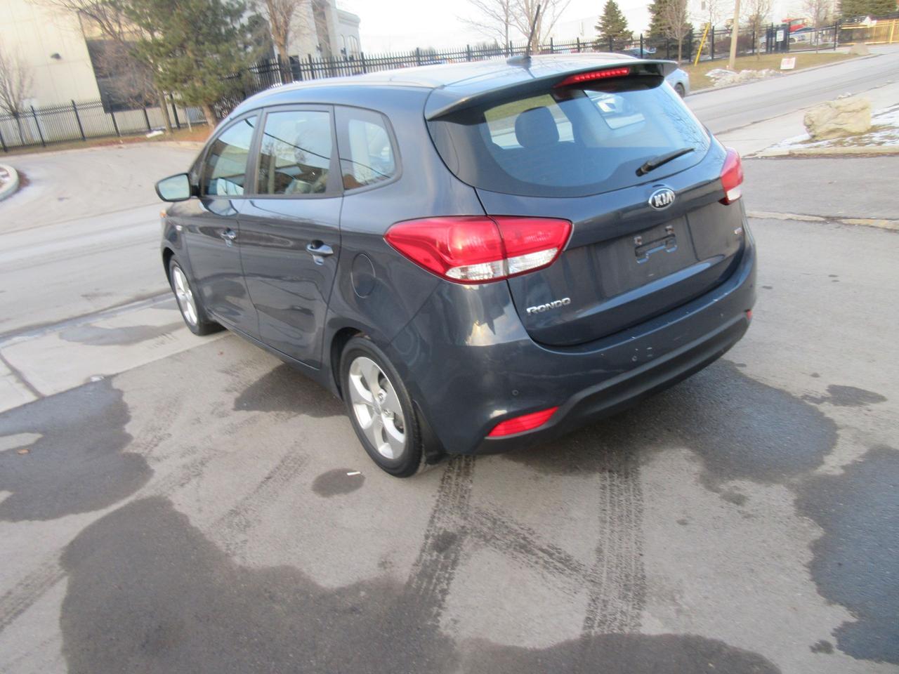 2014 Kia Rondo LX Photo