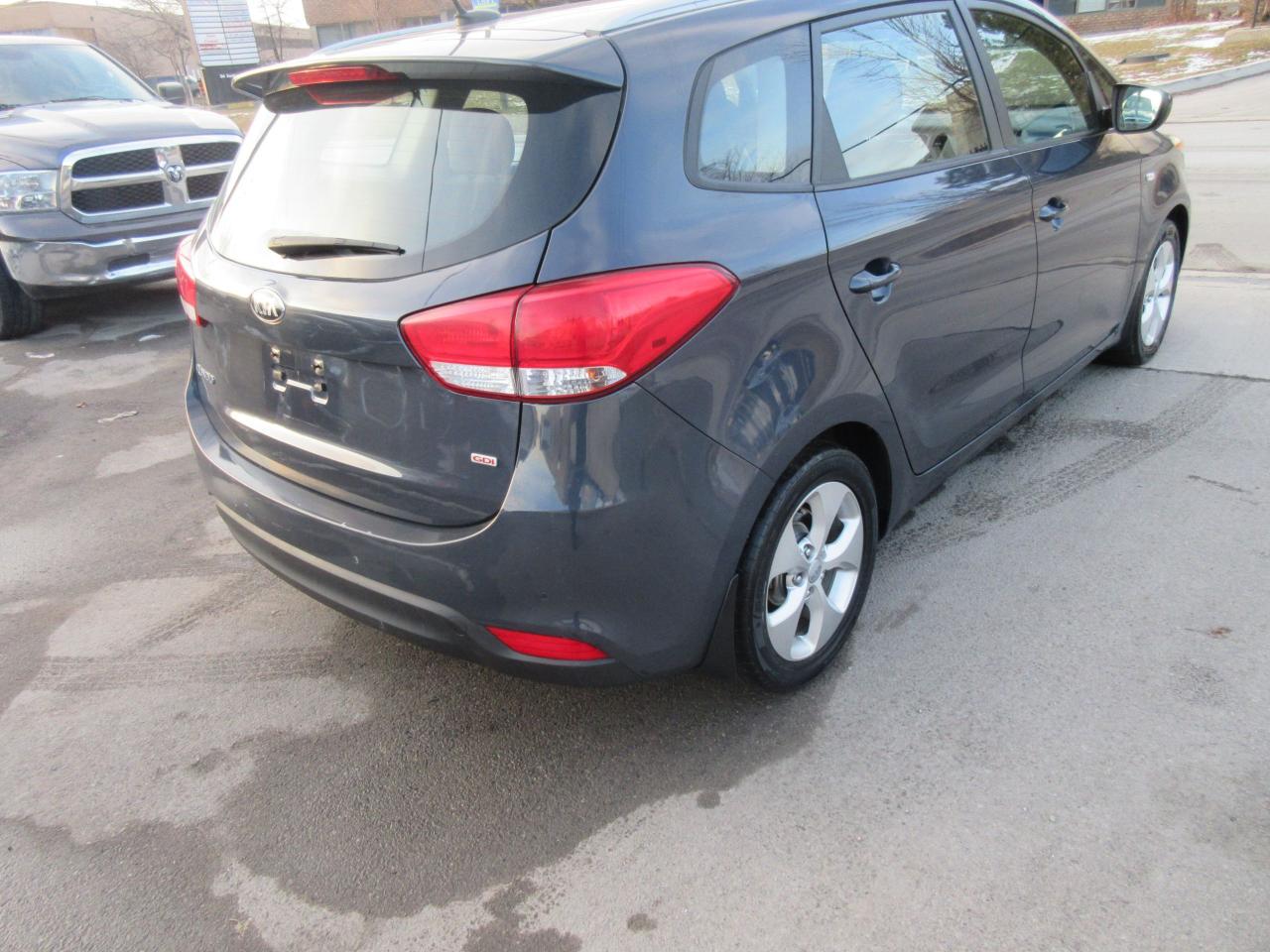 2014 Kia Rondo LX Photo