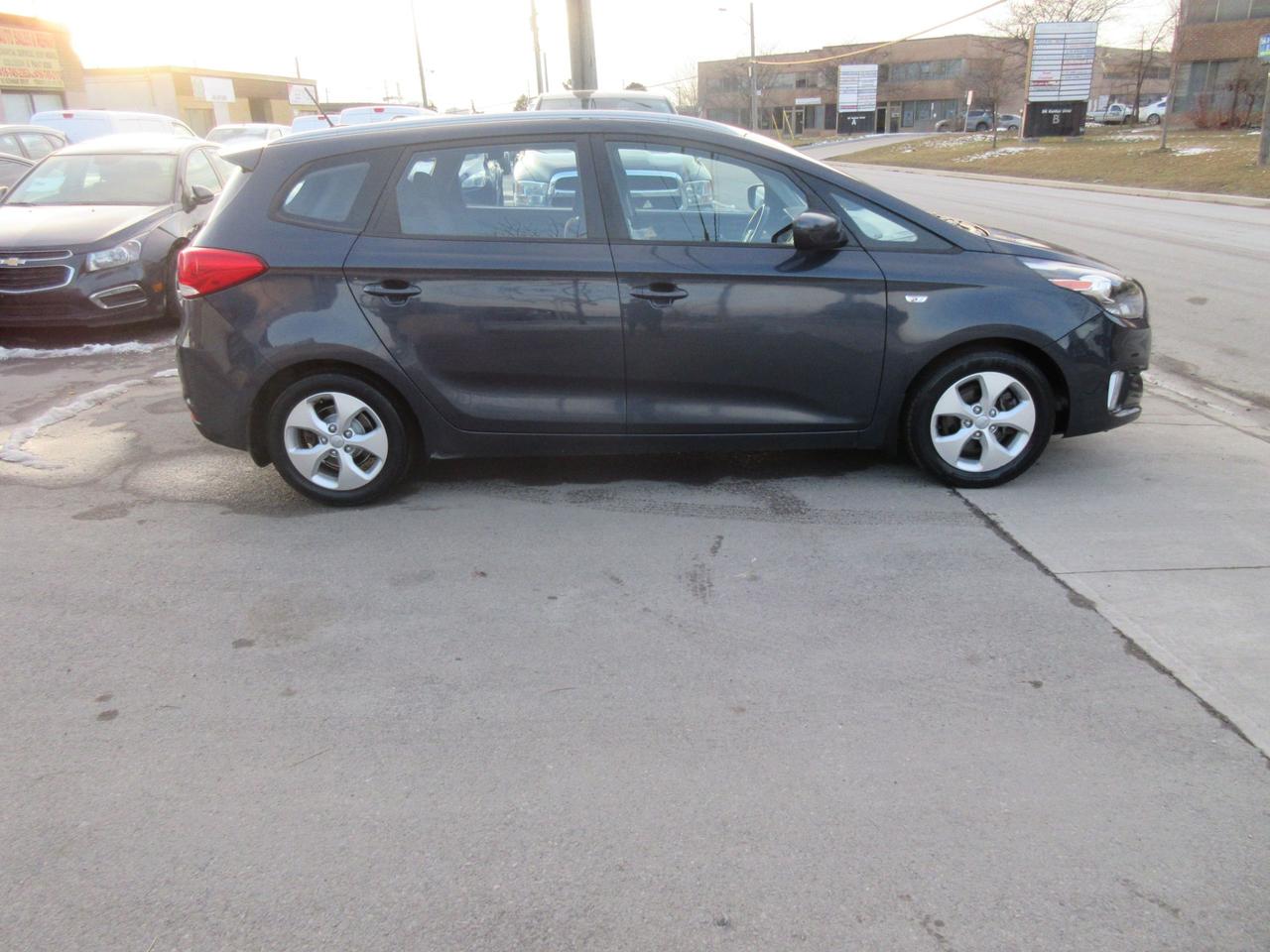 2014 Kia Rondo LX Photo