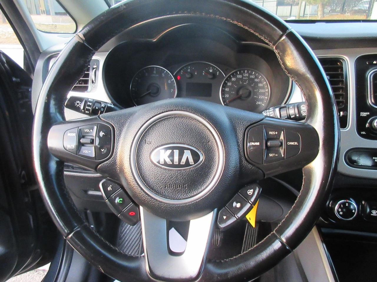 2014 Kia Rondo LX Photo