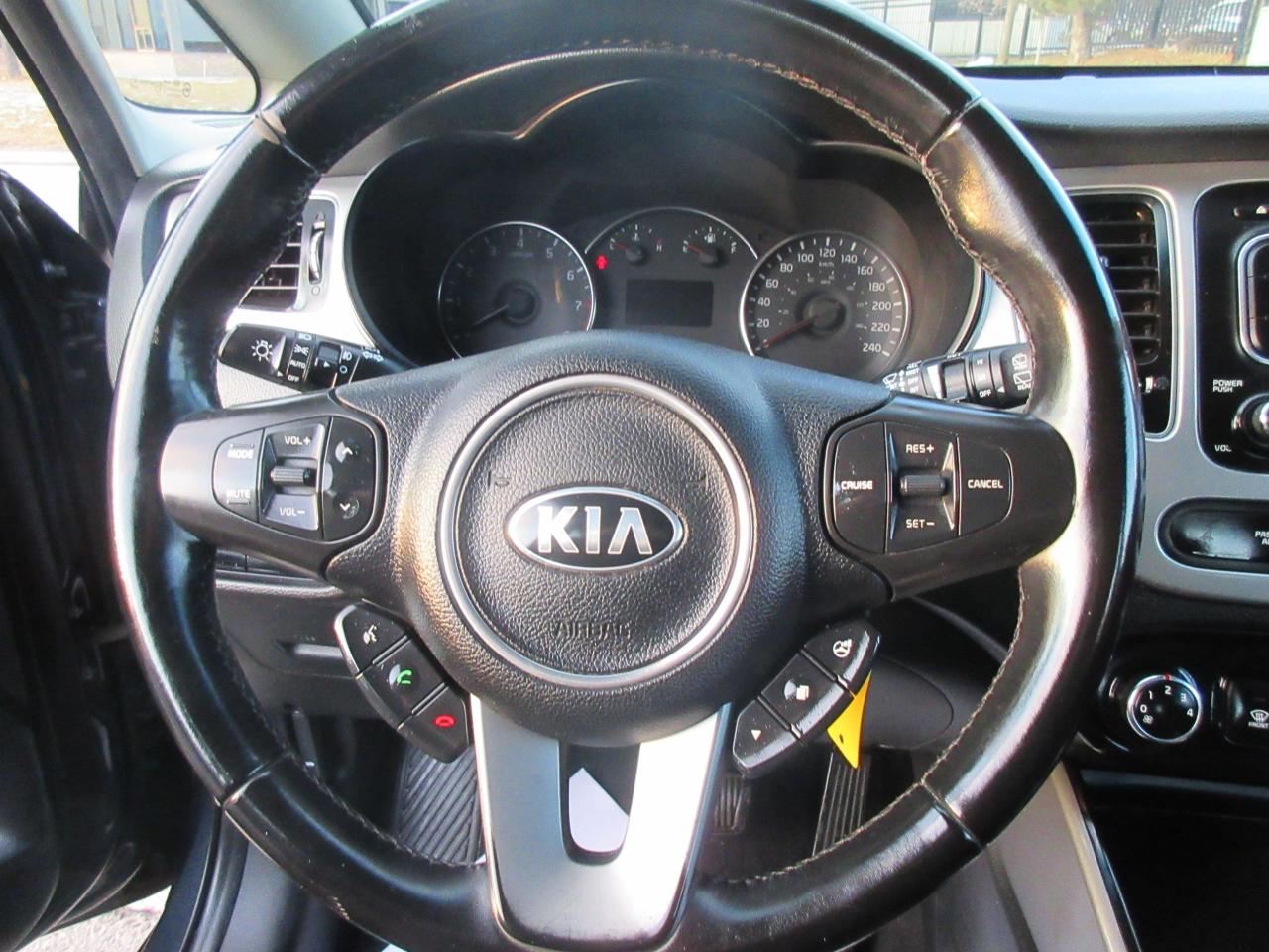 2014 Kia Rondo LX Photo
