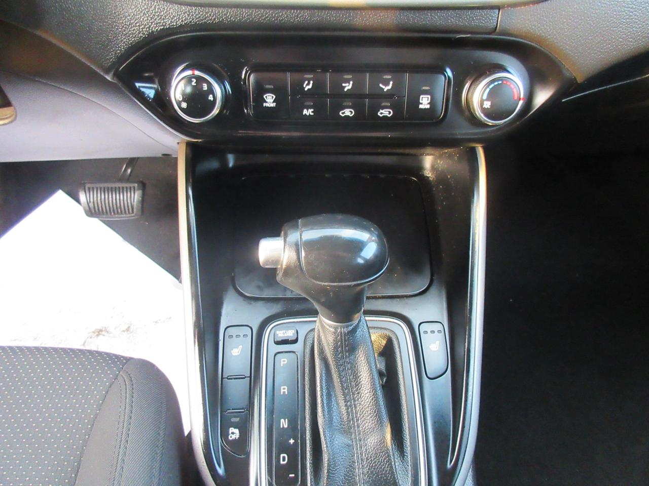 2014 Kia Rondo LX Photo