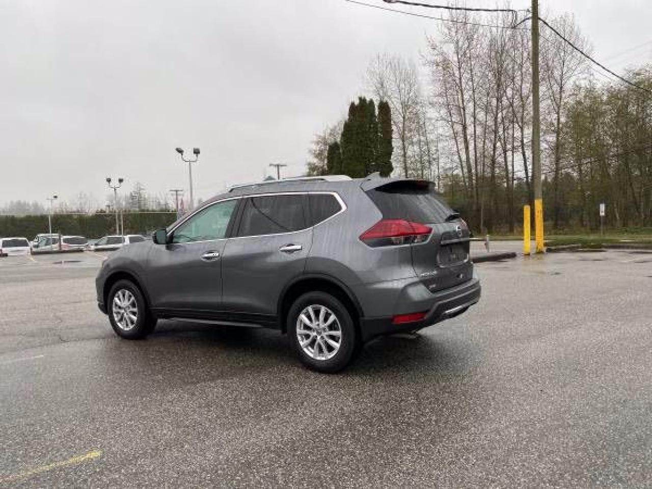 2018 Nissan Rogue SV - Photo #6
