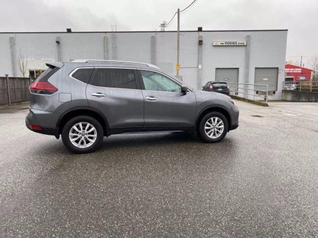 2018 Nissan Rogue SV - Photo #9