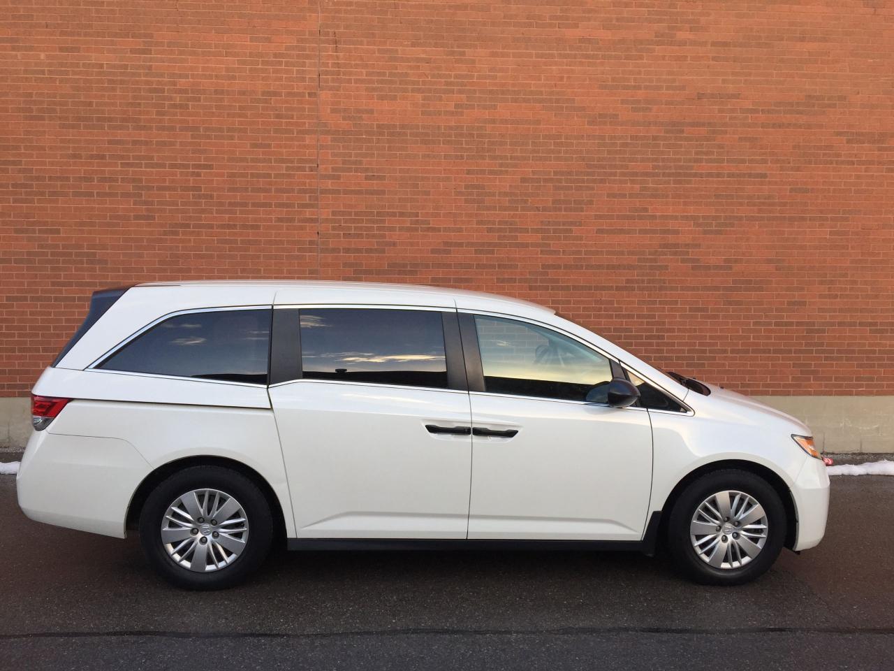 2016 Honda Odyssey LX-YES,...ONLY 35,135KMS!! 1 LOCAL OWNER! - Photo #2