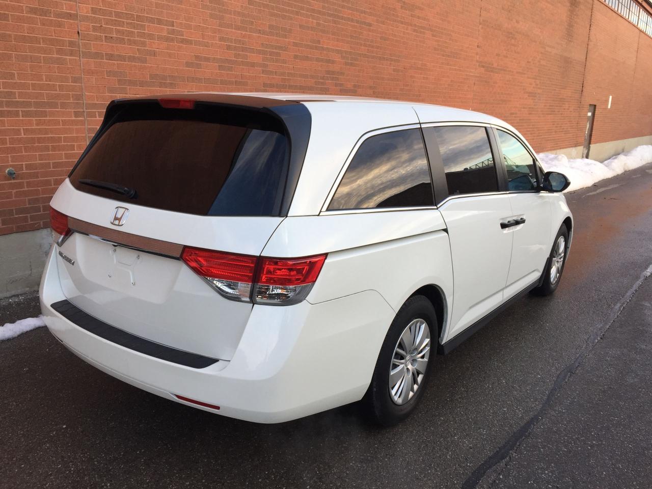 2016 Honda Odyssey LX-YES,...ONLY 35,135KMS!! 1 LOCAL OWNER! Photo2