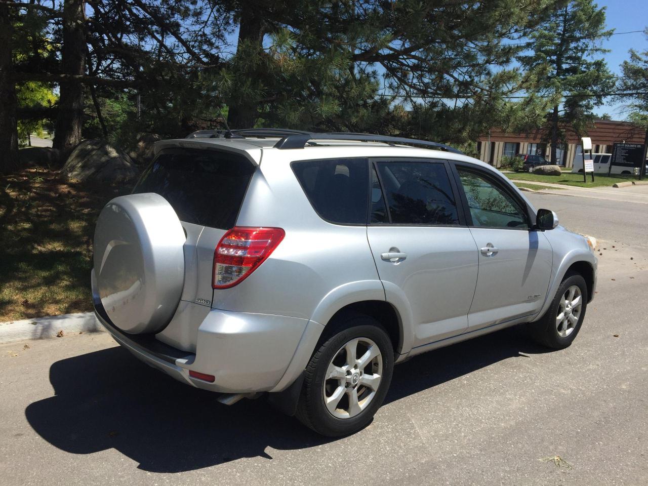 2009 Toyota RAV4 LIMITED - 1 LOCAL OWNER! NO CLAIMS! - Photo #3