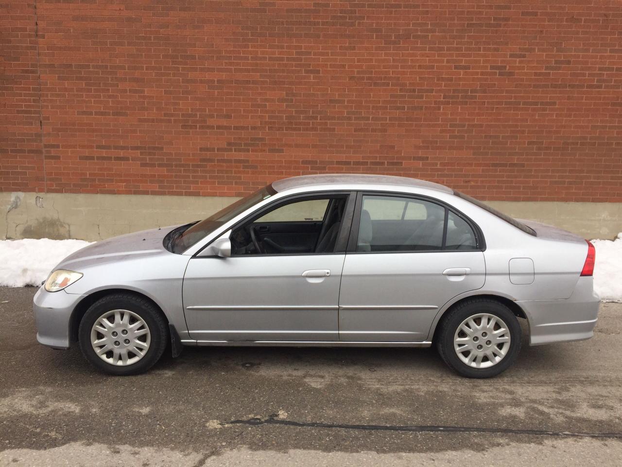 2004 Honda Civic LX- only 160K KMS! 1 LOCAL OWNER! Photo4
