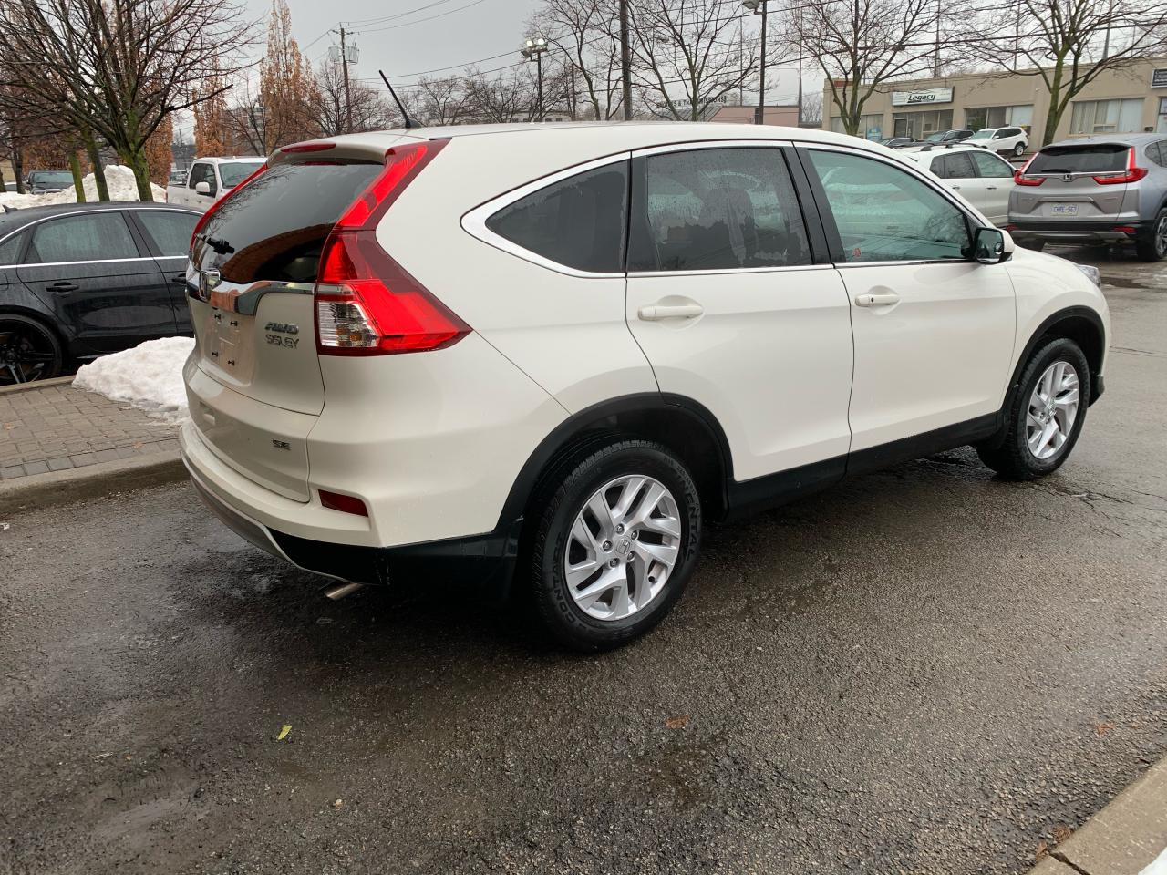 2015 Honda CR-V SE Photo2