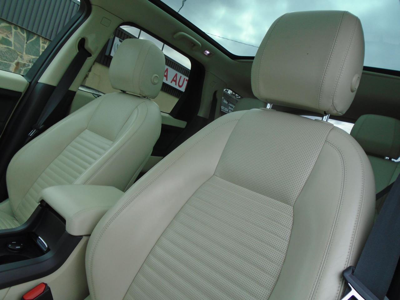 2015 Land Rover Discovery Sport AWD 7PASSENGER NAVIGATION PANORAMIC B-TOOTH CAMERA Photo2