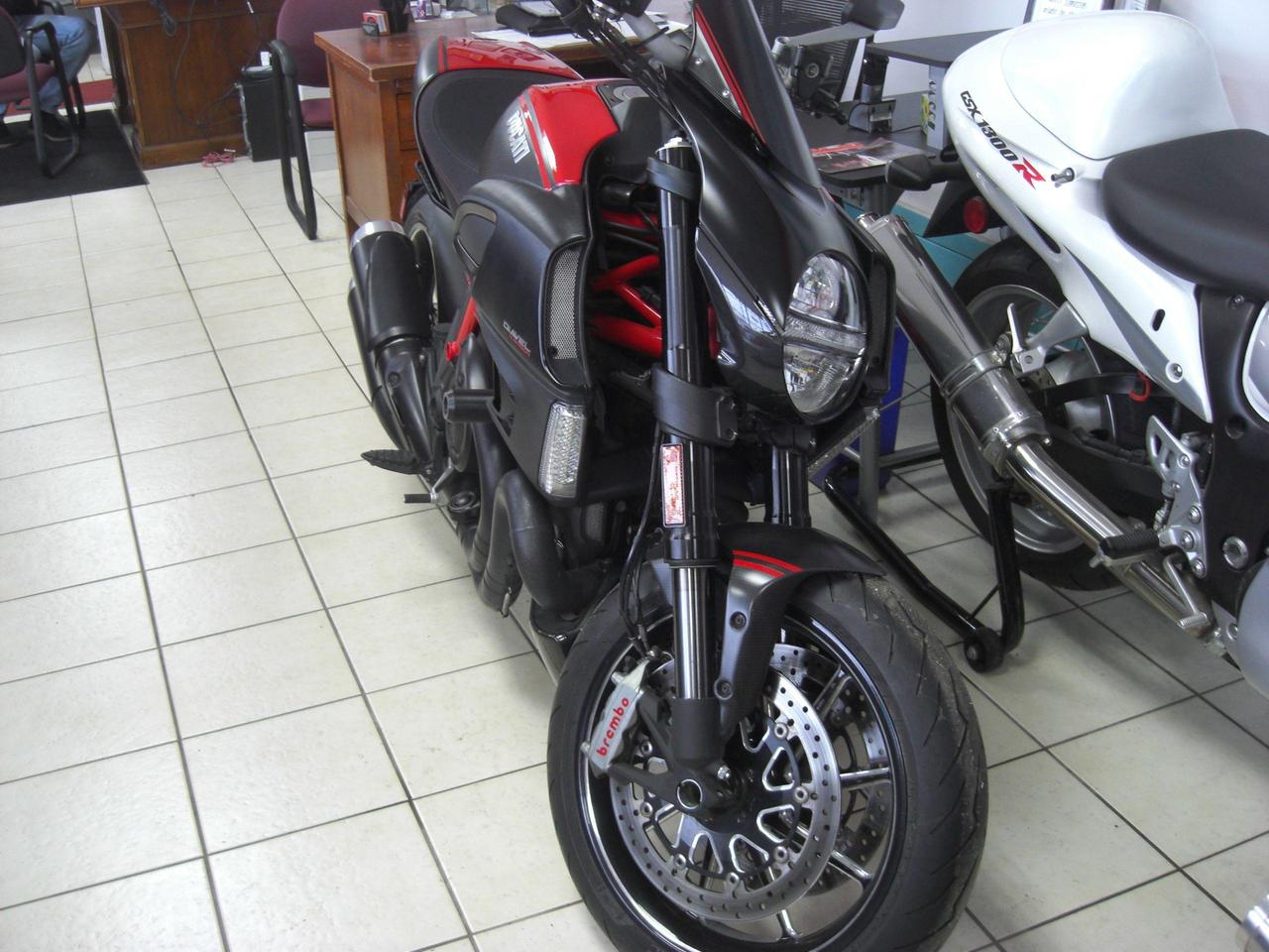 2011 Ducati Diavel  Carbon Edition Photo2