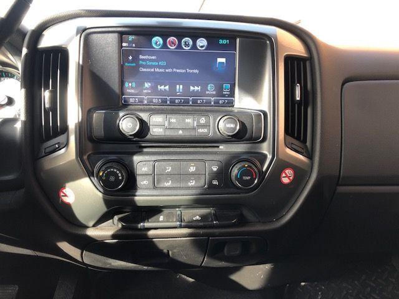 2019 Chevrolet Silverado 1500 LT Photo4