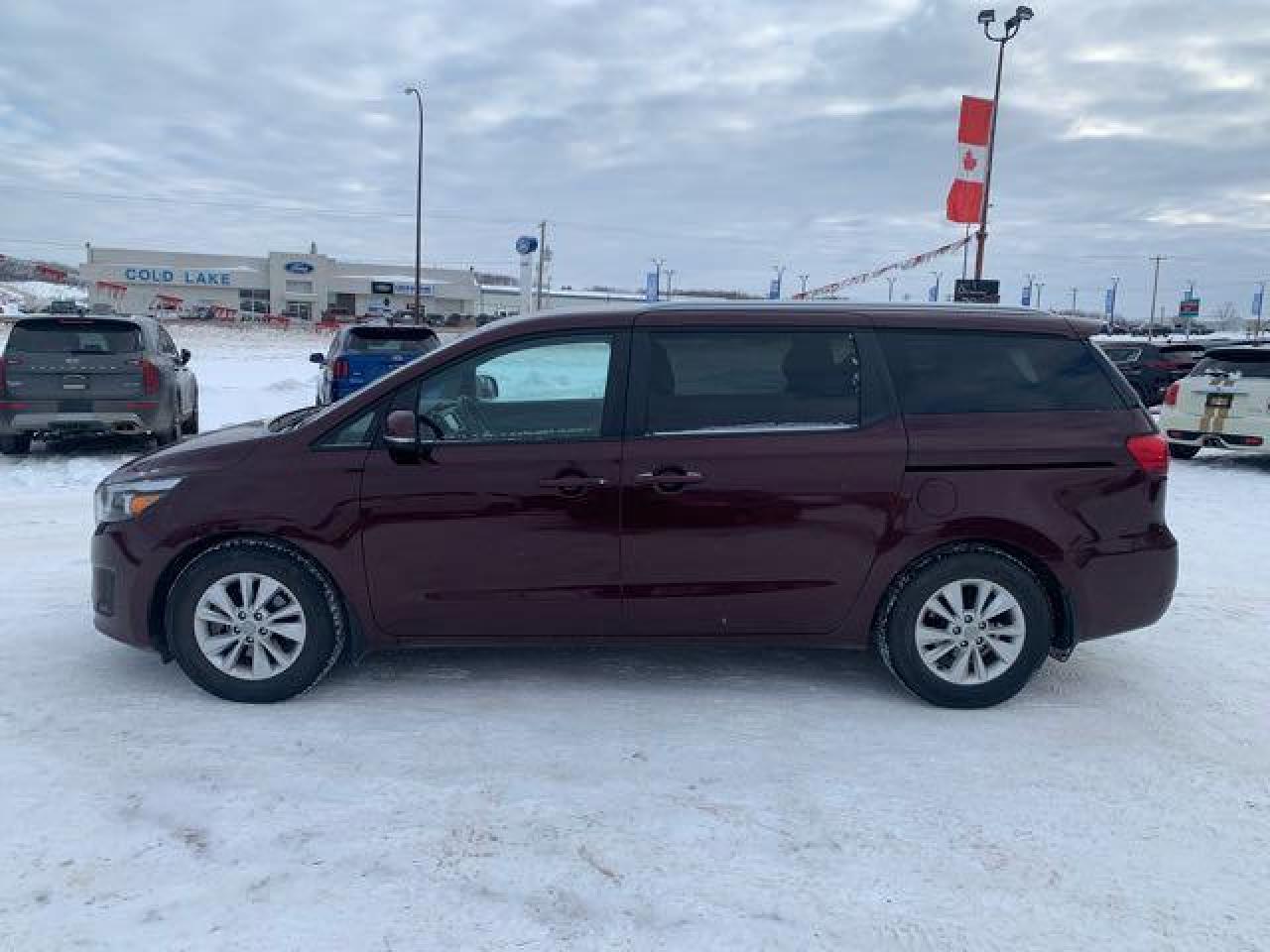 2018 Kia Sedona LX Photo2