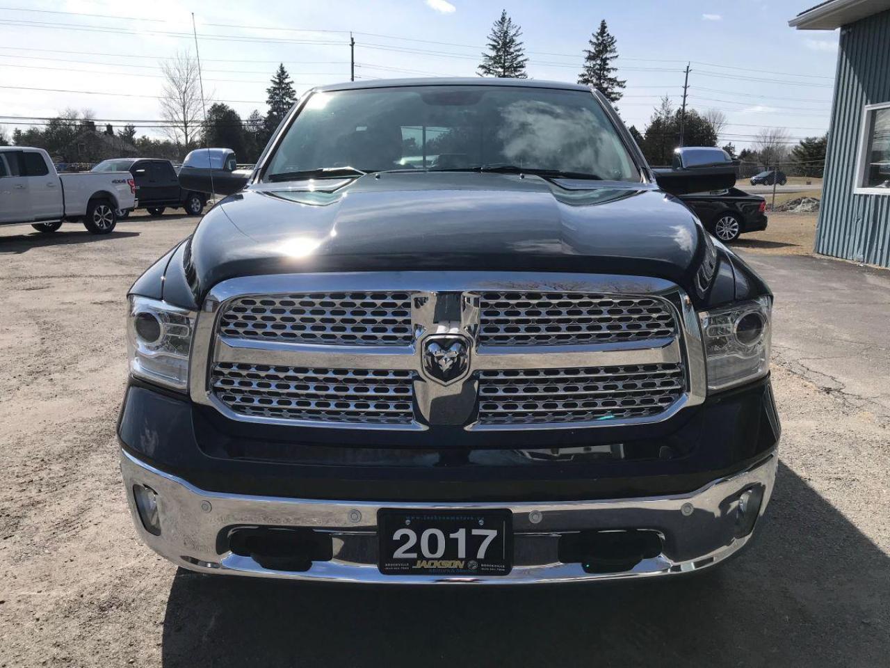 2017 RAM 1500 Laramie Photo3