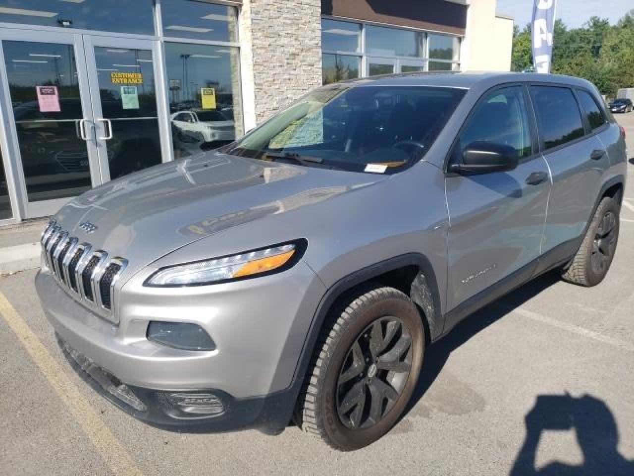 Used 2015 Jeep Cherokee Sport for sale in Trenton, ON