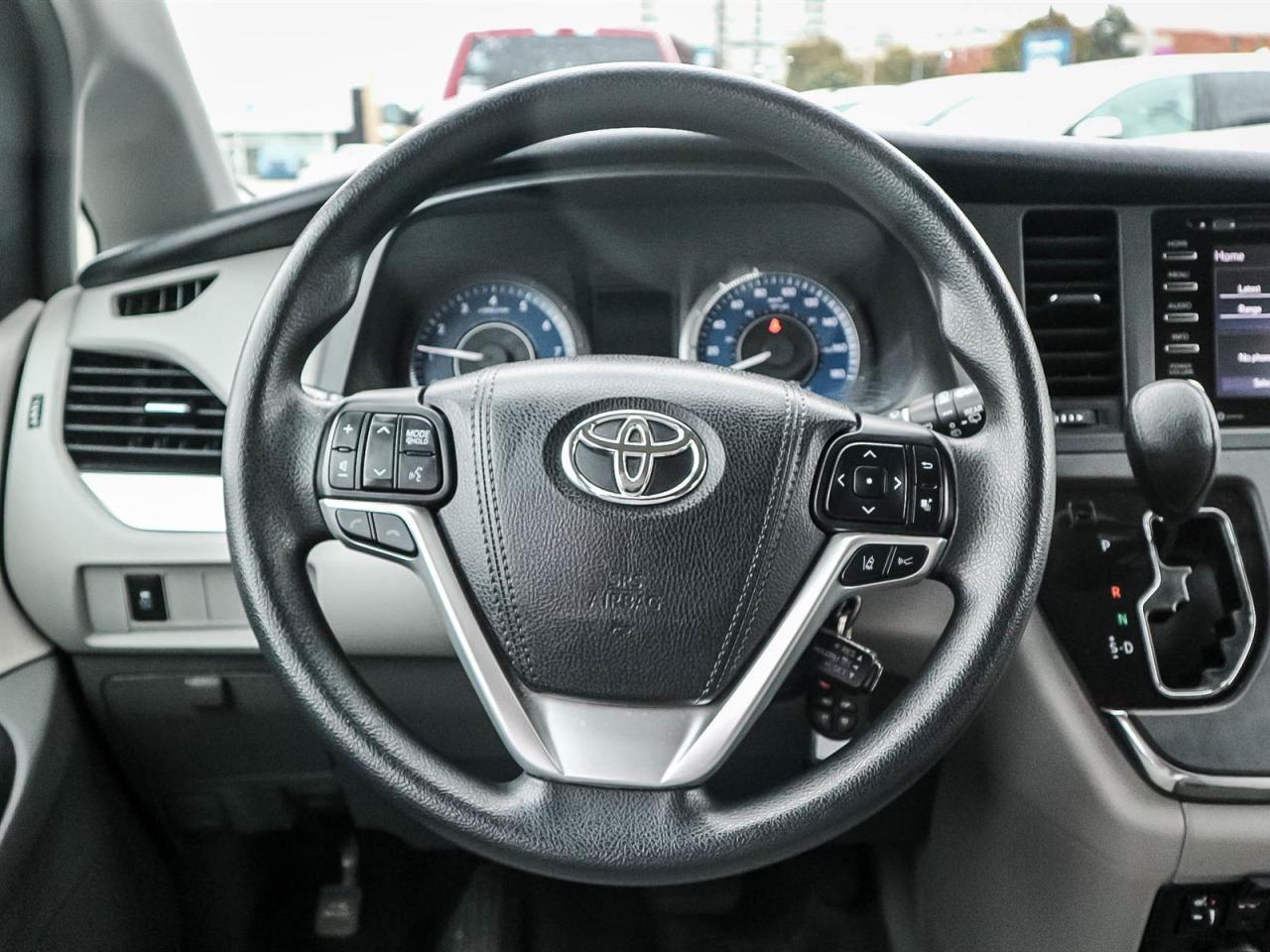 2018 Toyota Sienna LE| LOW KM| SCREEN| REMOTE CTRL REAR DOORS|AUTO TEMP Photo