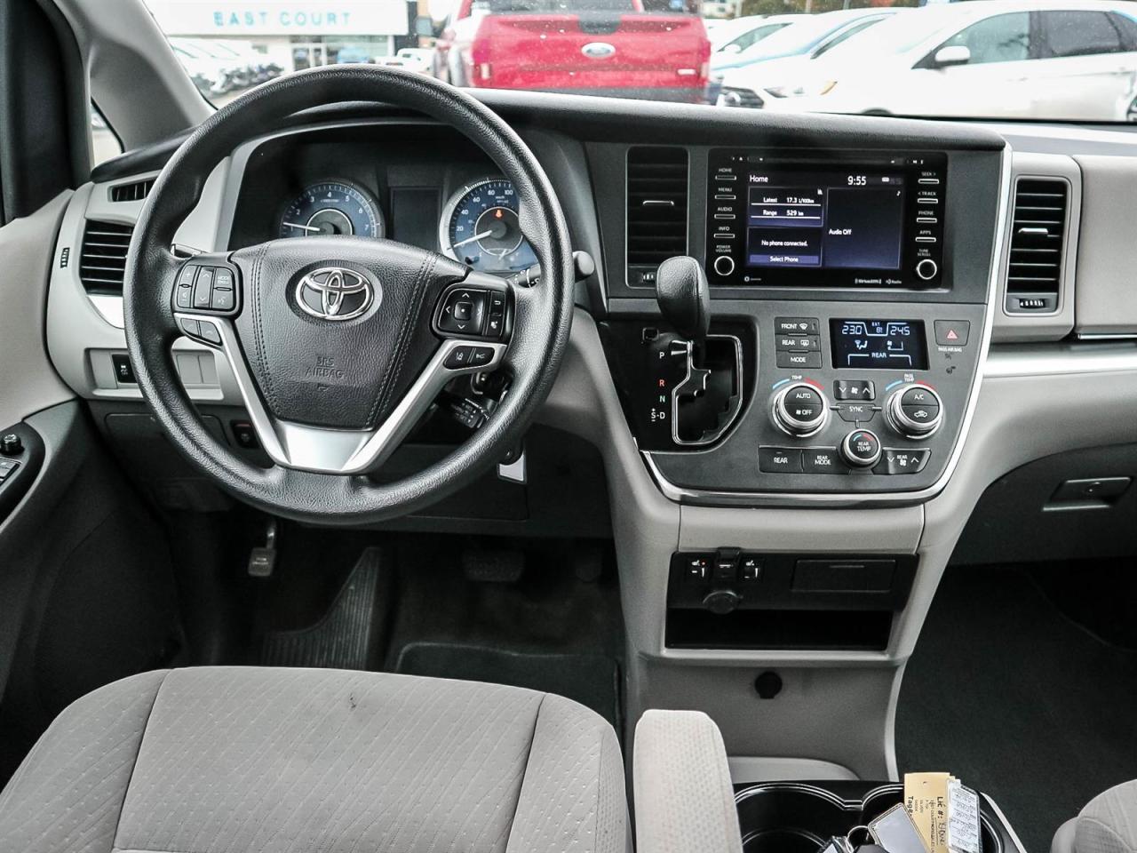 2018 Toyota Sienna LE| LOW KM| SCREEN| REMOTE CTRL REAR DOORS|AUTO TEMP Photo