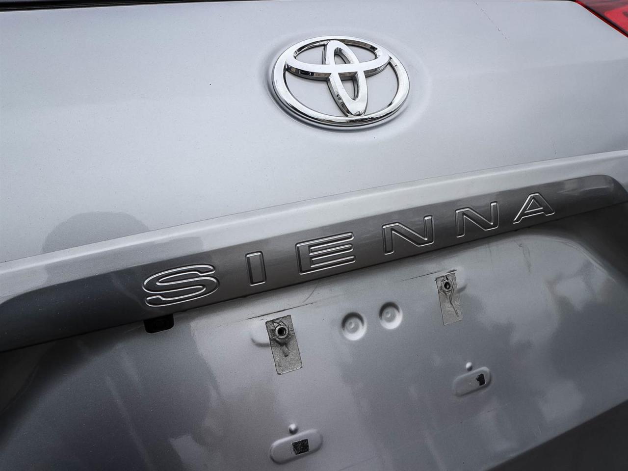 2018 Toyota Sienna LE| LOW KM| SCREEN| REMOTE CTRL REAR DOORS|AUTO TEMP Photo