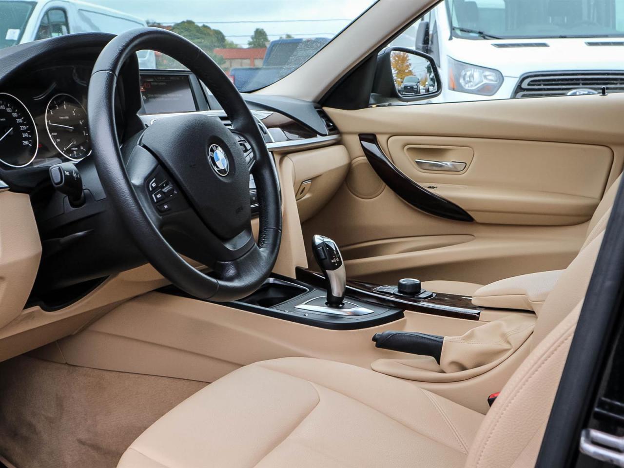 2016 BMW 320i AWD(xDRIVE) | LEATHER| 2.0L TURBO| AUTO ON/OFF Photo