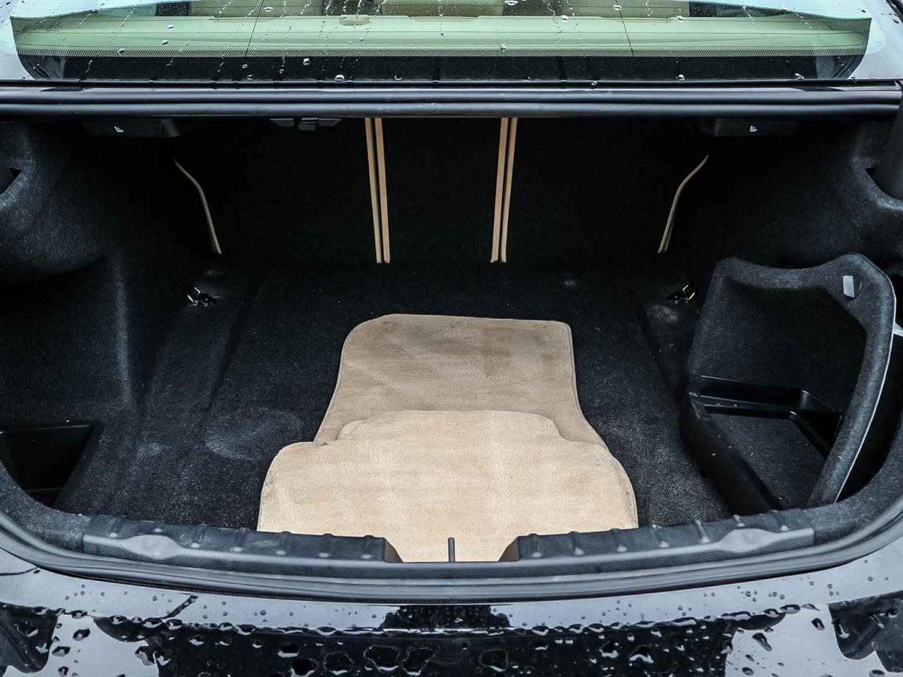 2016 BMW 320i AWD(xDRIVE) | LEATHER| 2.0L TURBO| AUTO ON/OFF Photo