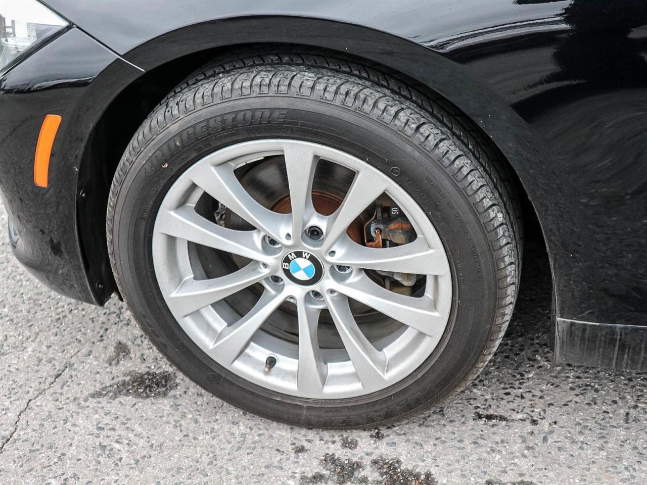 2016 BMW 320i AWD(xDRIVE) | LEATHER| 2.0L TURBO| AUTO ON/OFF Photo