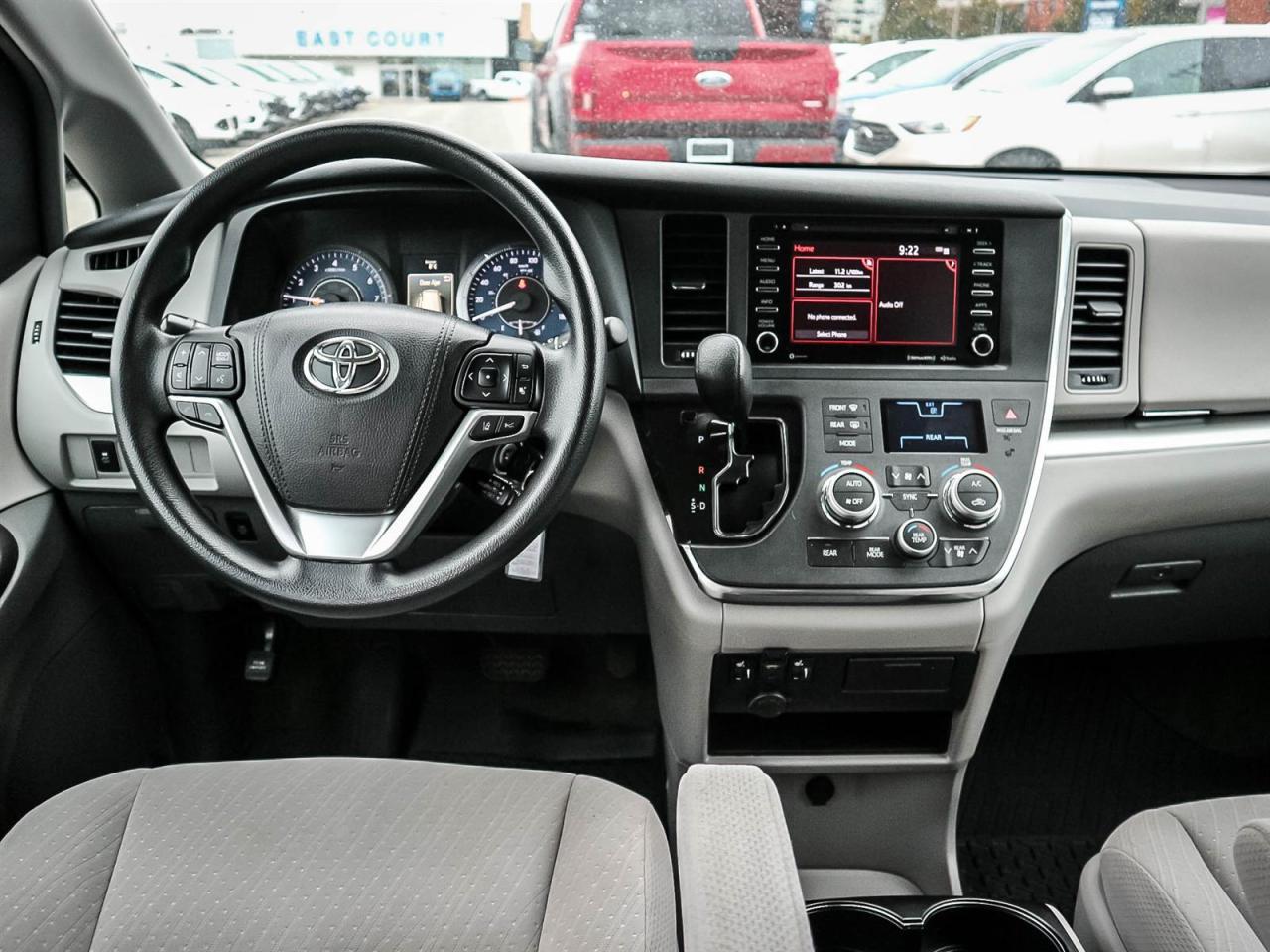 2018 Toyota Sienna LE| LOW KM| SCREEN| REMOTE CTRL REAR DOORS|AUTO TEMP Photo