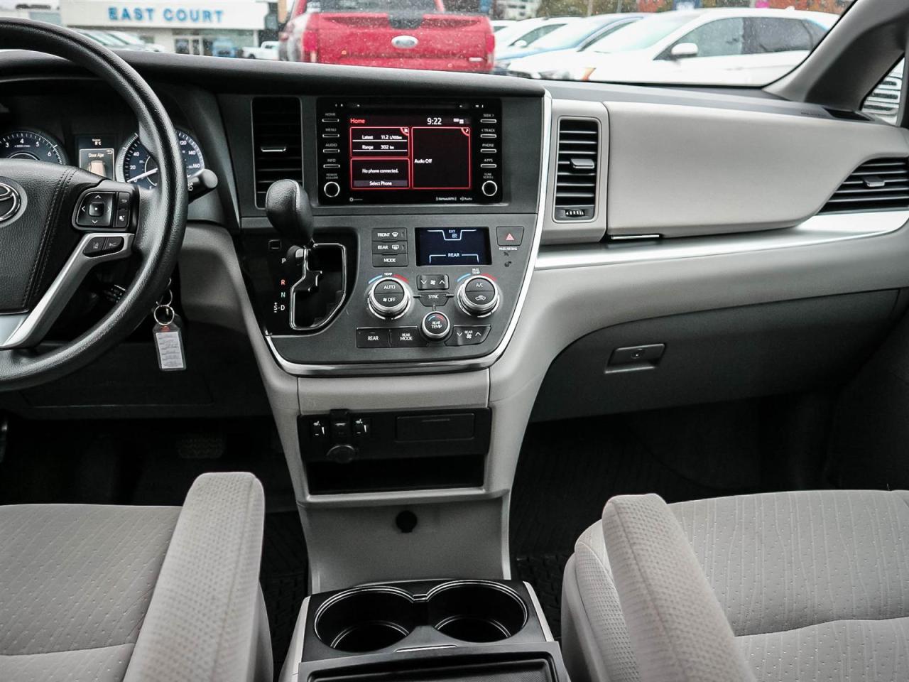 2018 Toyota Sienna LE| LOW KM| SCREEN| REMOTE CTRL REAR DOORS|AUTO TEMP Photo