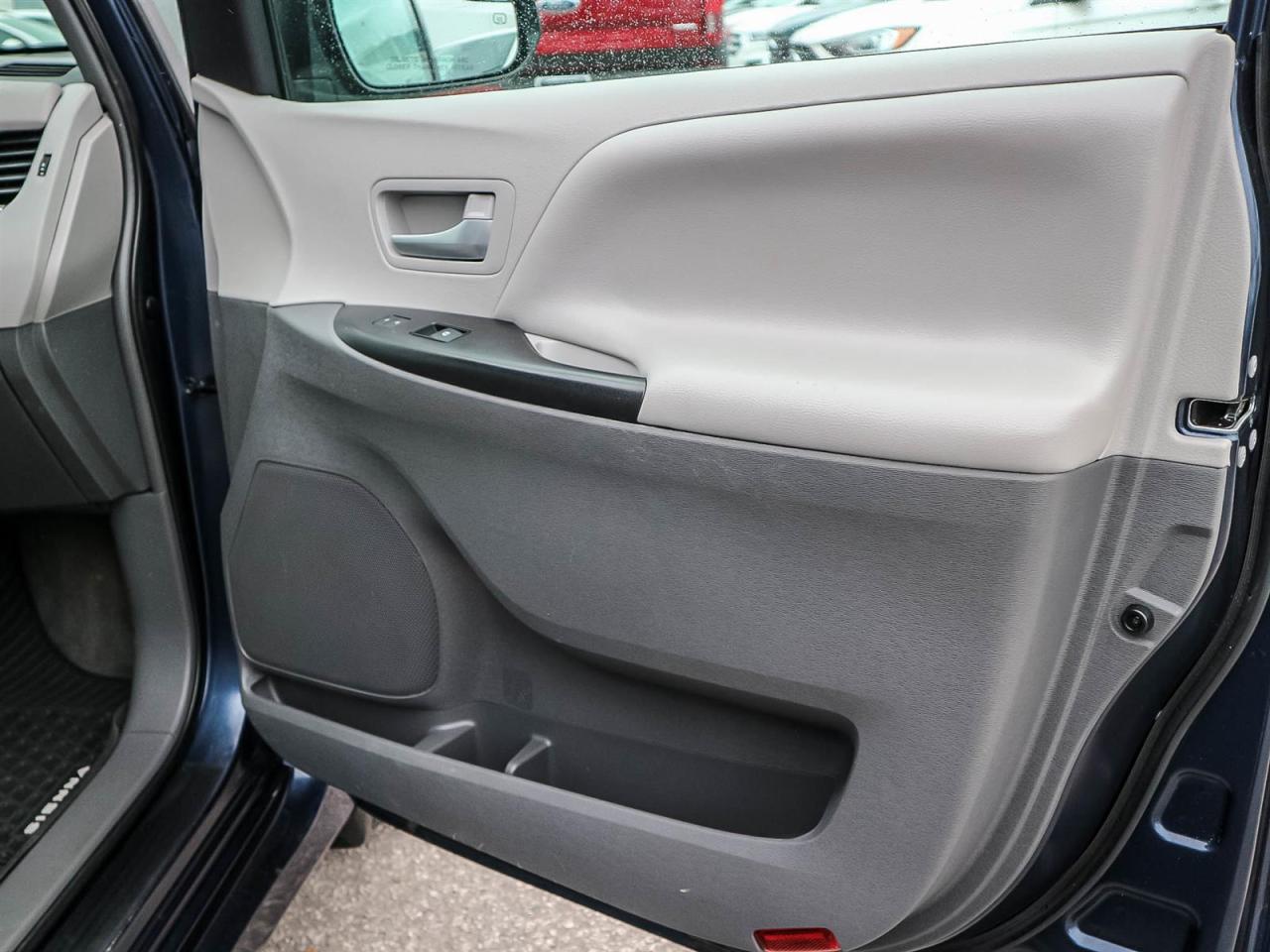 2018 Toyota Sienna LE| LOW KM| SCREEN| REMOTE CTRL REAR DOORS|AUTO TEMP Photo